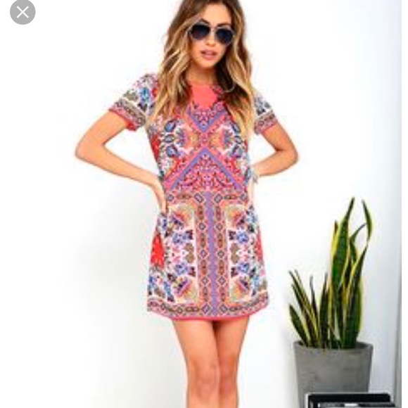 Lulus Dresses & Skirts - Lulus Sangria Coral Pink tile print dress sz S